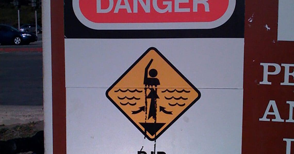 Rip current warning sign